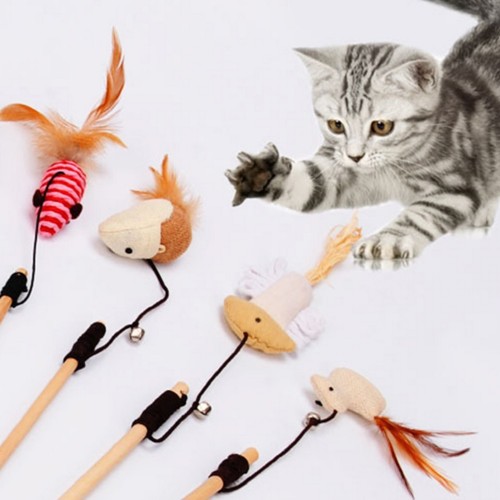 Wooden kitten cat - mouse, on